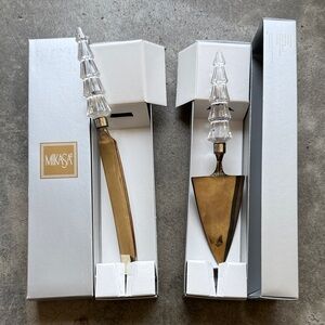 Mikasa silver  and crystal Clear Pyramid Handle Server Set